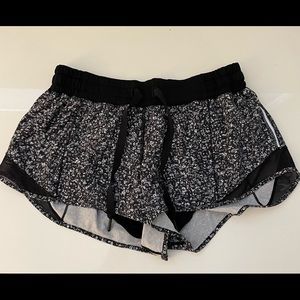 Lululemon Hotty Hot Low-Rise Short 2.5”